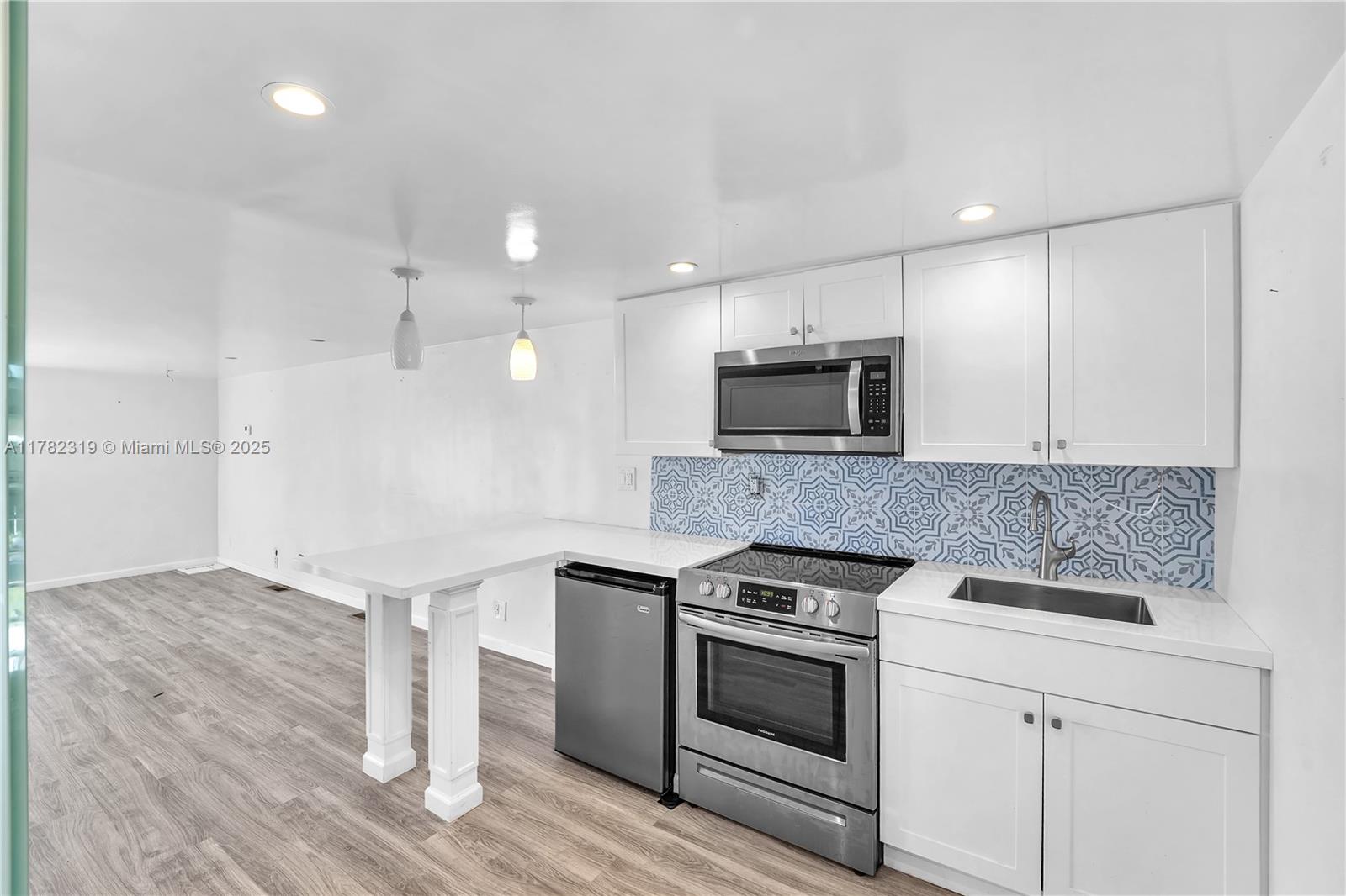 VENETIAN ISLES 3RD SEC - Residential Lease