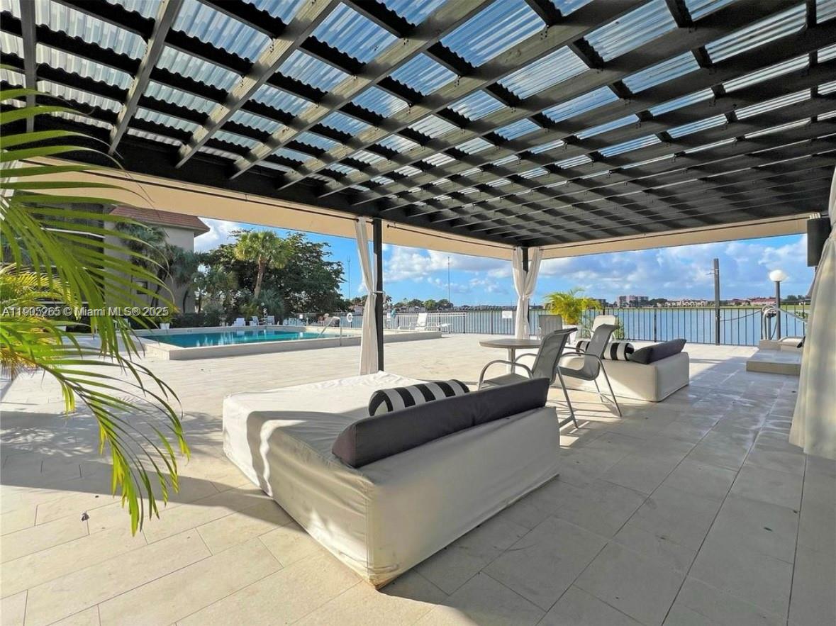 SUMMERTREE VILG CALIF CL - Residential