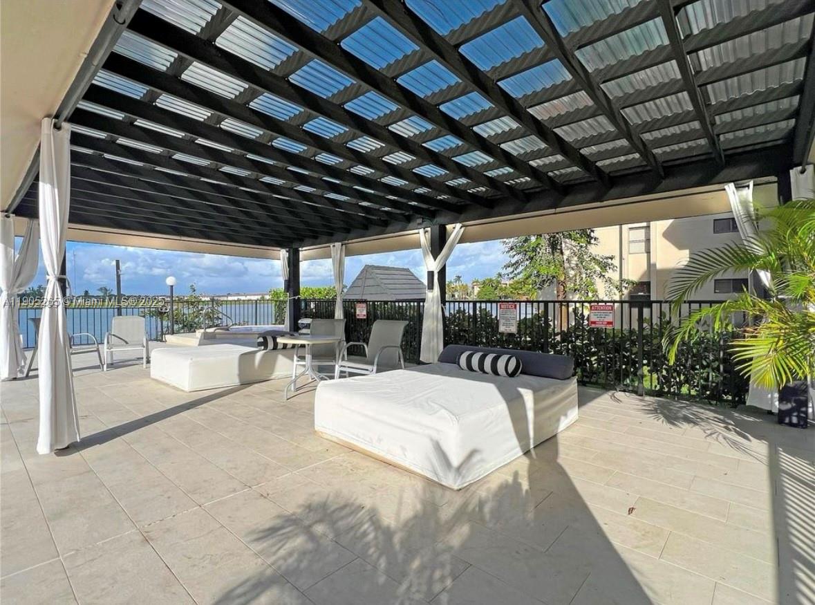 SUMMERTREE VILG CALIF CL - Residential