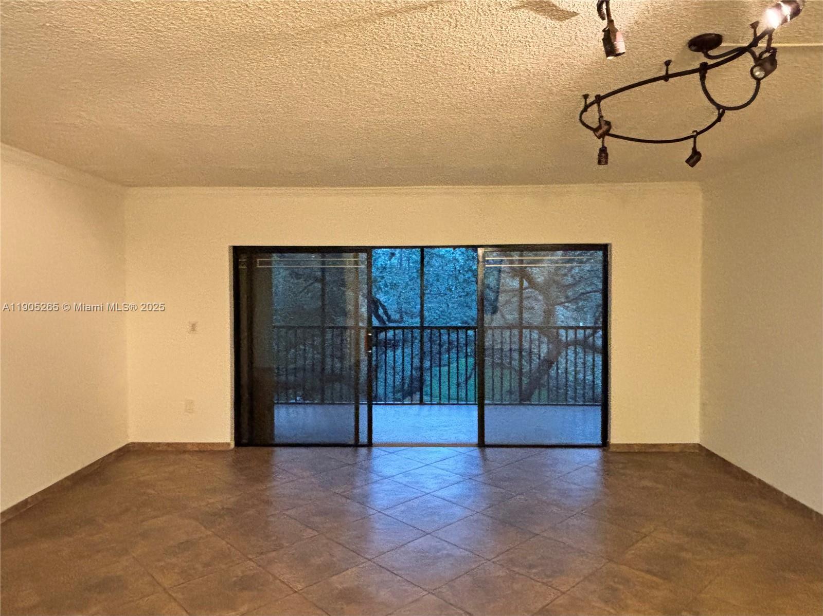 SUMMERTREE VILG CALIF CL - Residential