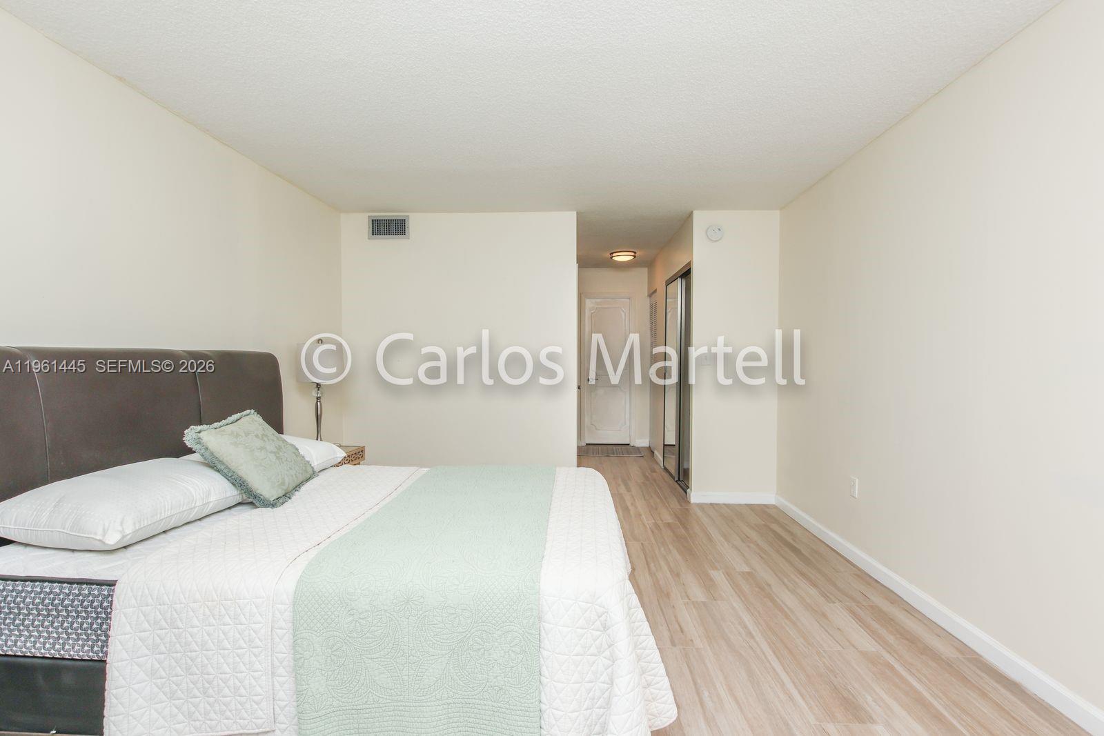 COMMODORE PLAZA CONDO - Residential