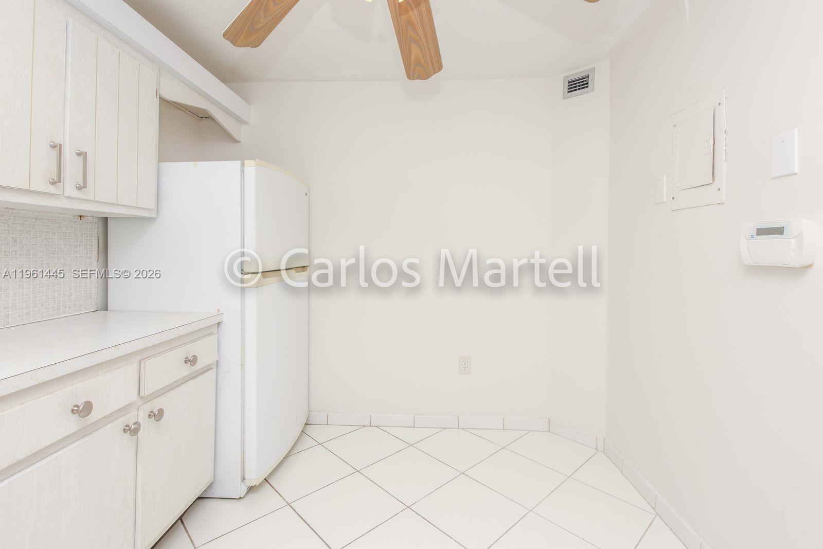 COMMODORE PLAZA CONDO - Residential