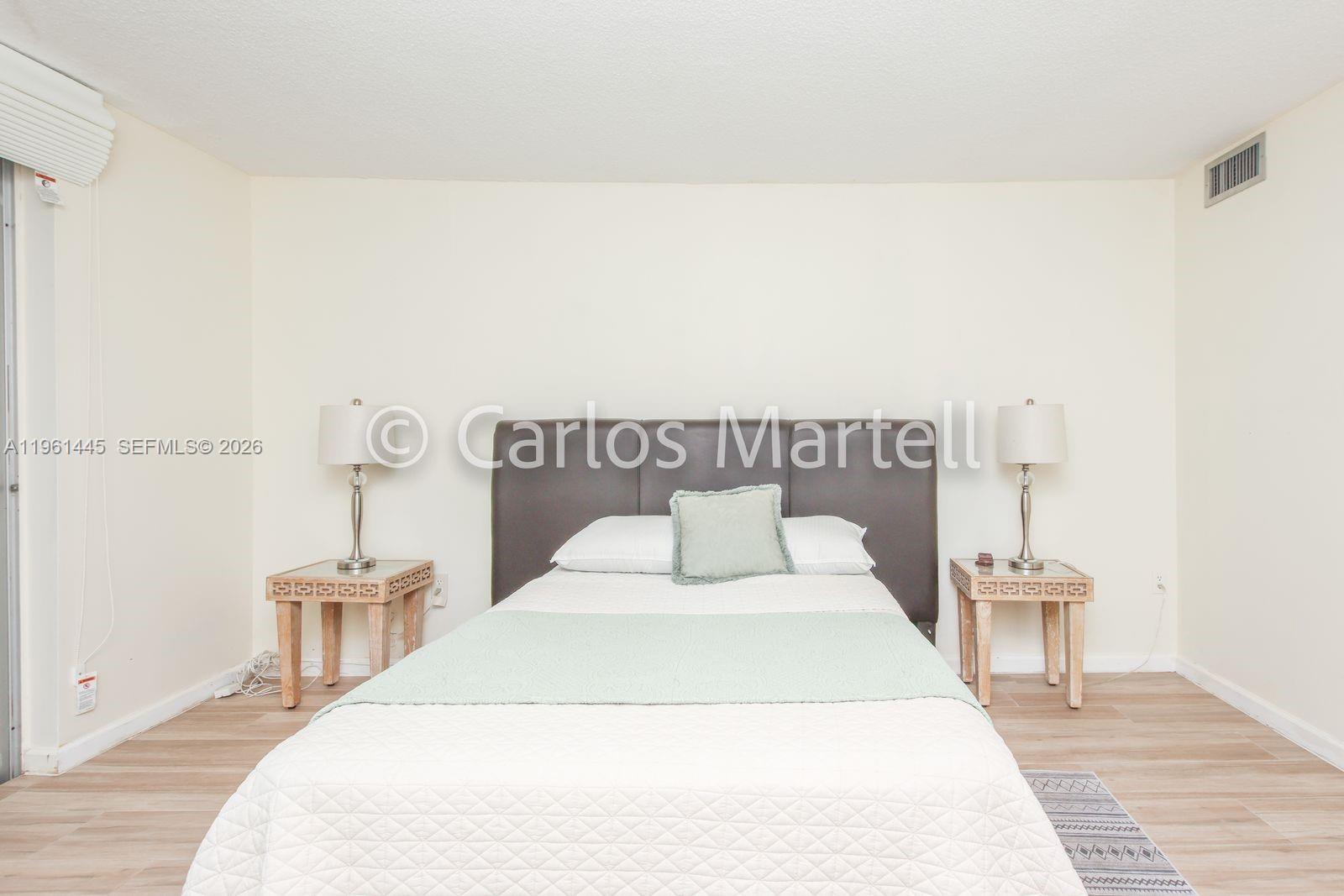 COMMODORE PLAZA CONDO - Residential