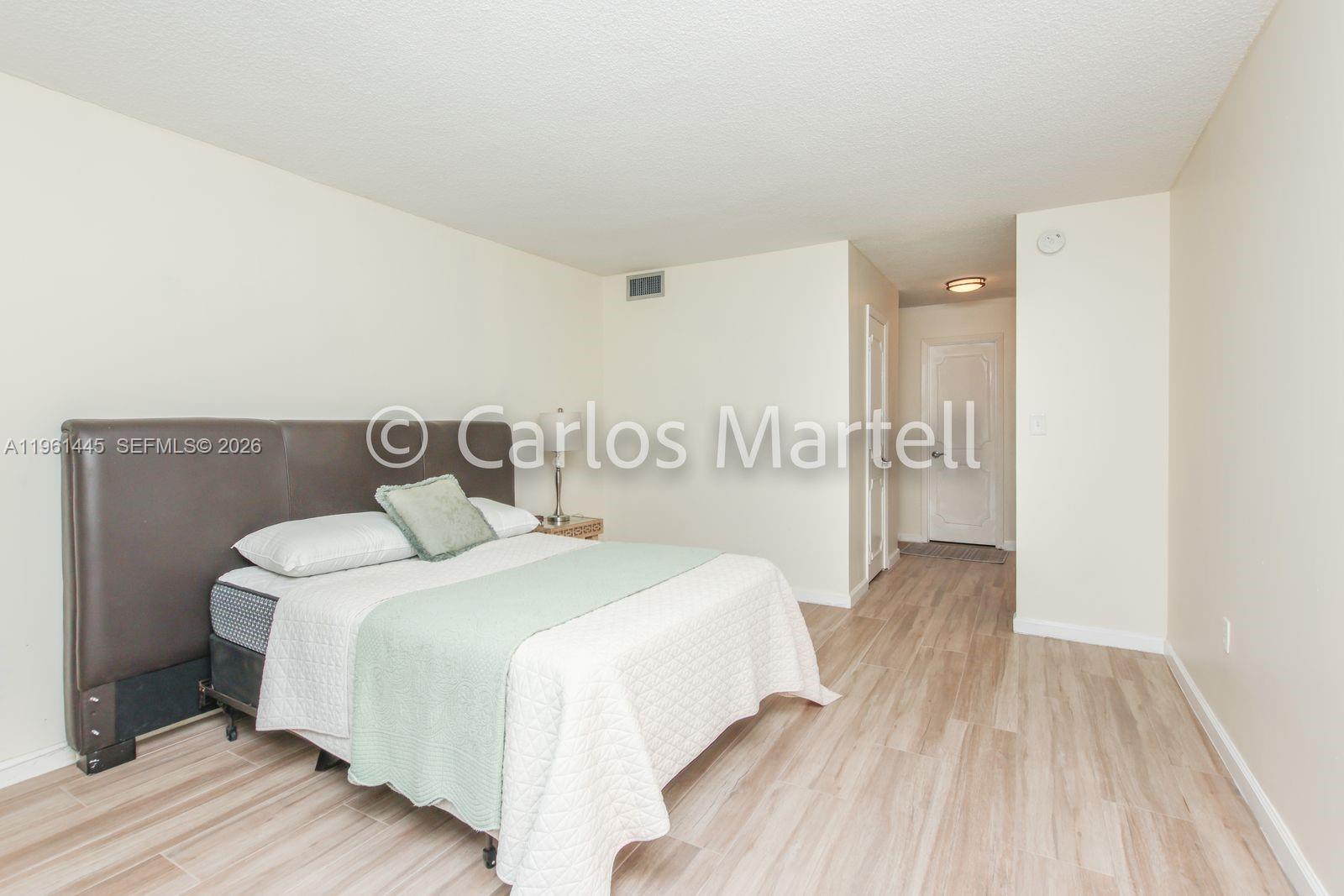 COMMODORE PLAZA CONDO - Residential