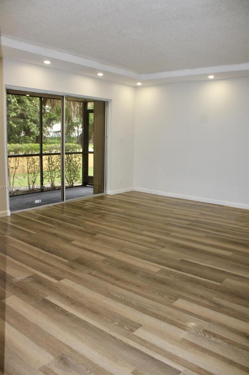 OAKLAND FOREST CLUB CONDO - Residential