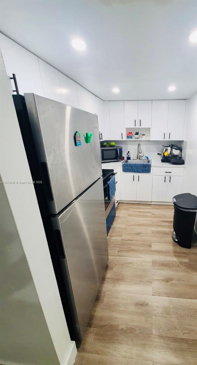 Welcome to this inviting **2-bedroom, 2-bathroom condo** offering comfort, convenience, and value in the heart of Homestead, FL. This home features a functional layout with moderate upgrades, including refreshed finishes and a well-maintained interior that is move-in ready.
The open living and dining area flows seamlessly, leading to a kitchen with ample cabinetry and counter space. Both bedrooms are generously sized. Convenient location close to shopping, dining, schools, and easy access to major highways.
Perfect for first-time buyers, downsizers, or investors.