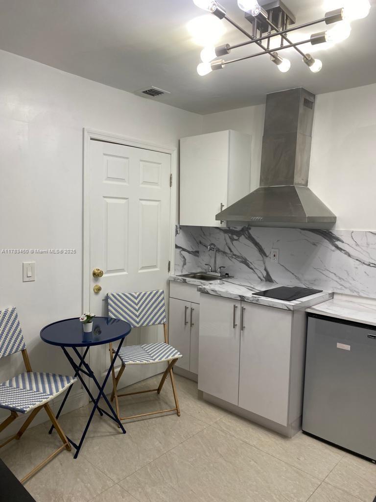 Rental Property at 12010 Nw 33rd St 2, Sunrise, Miami-Dade County, Florida - Bedrooms: 1 
Bathrooms: 1  - $1,400 MO.