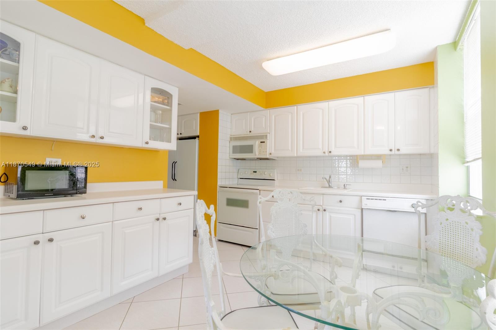 WINSTON TOWERS 200 - Residential