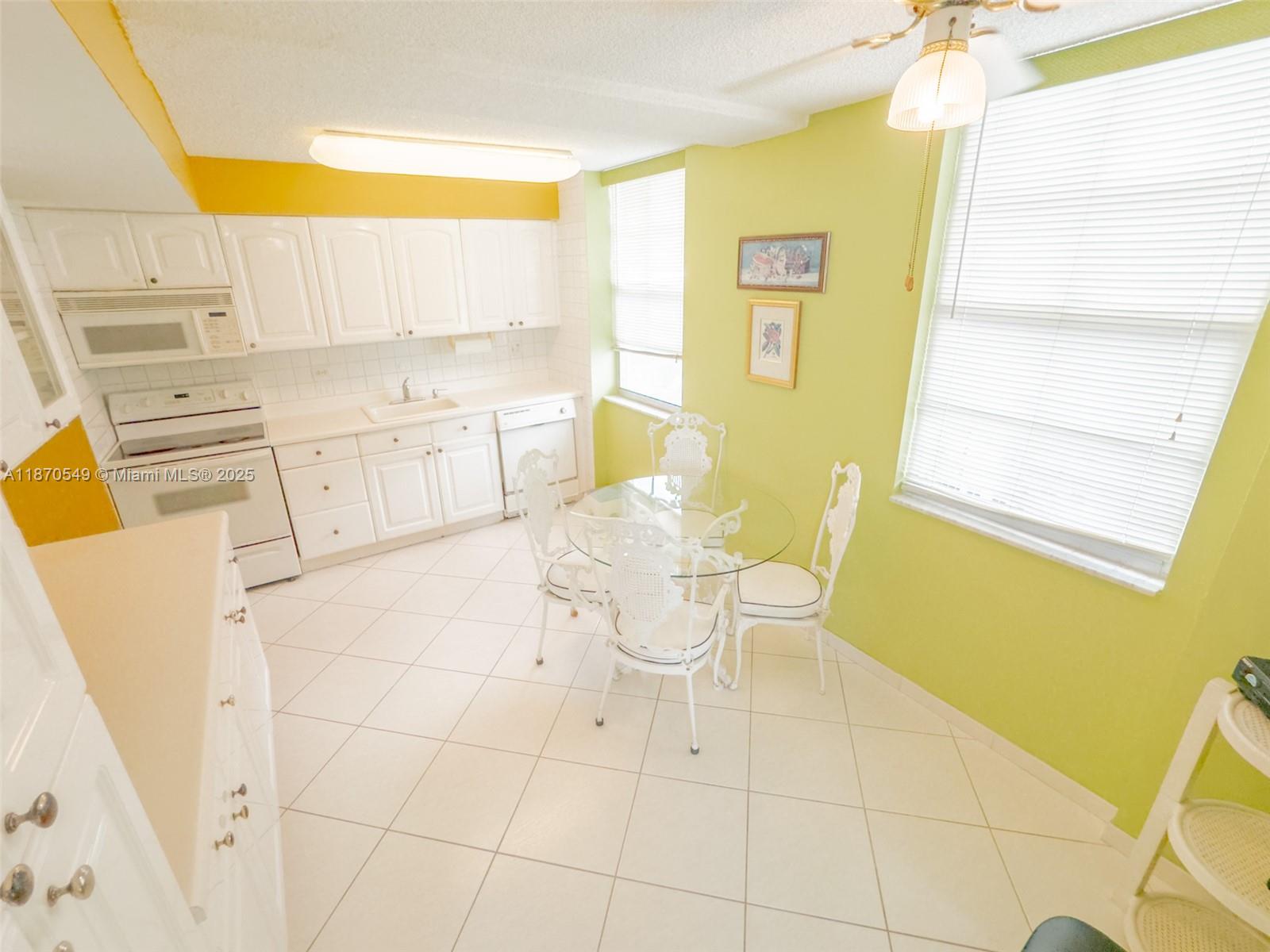 WINSTON TOWERS 200 - Residential