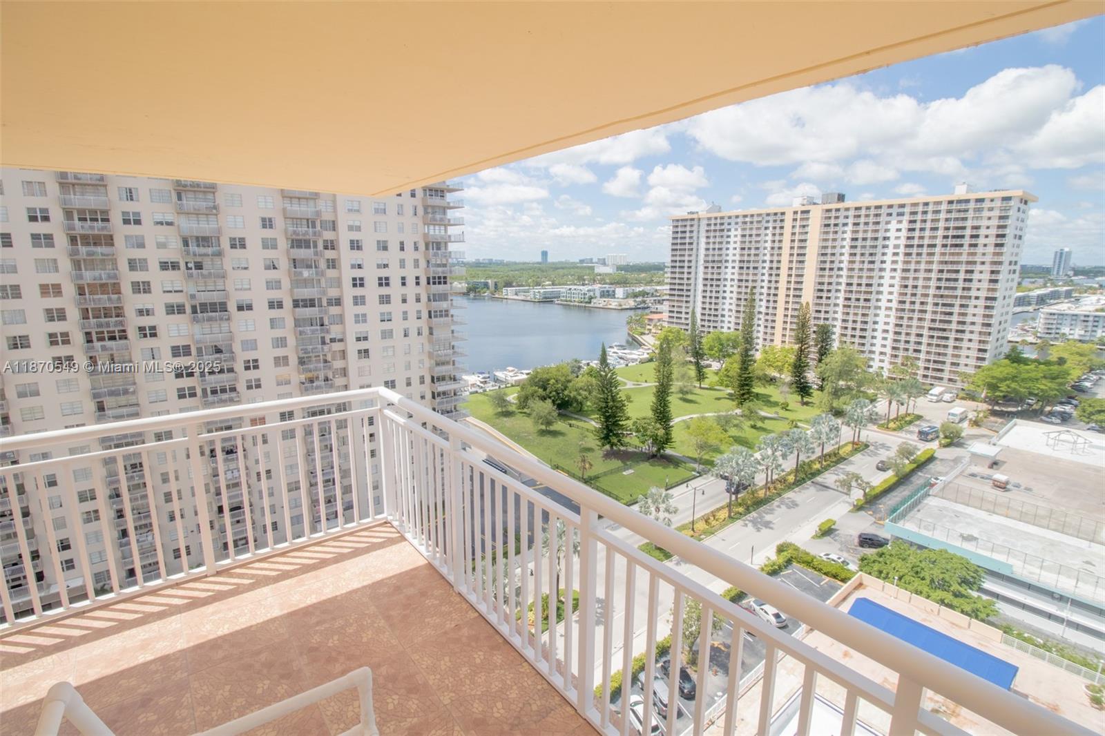 WINSTON TOWERS 200 - Residential