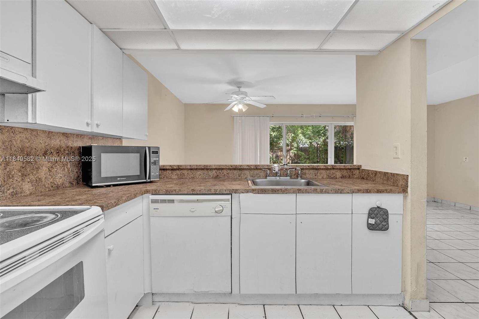 TOWNHOUSES AT NOVA - Residential Lease