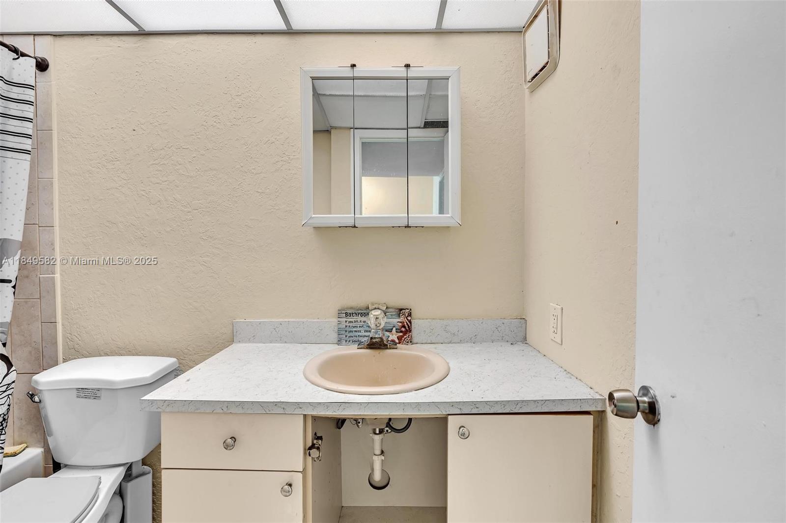 TOWNHOUSES AT NOVA - Residential Lease