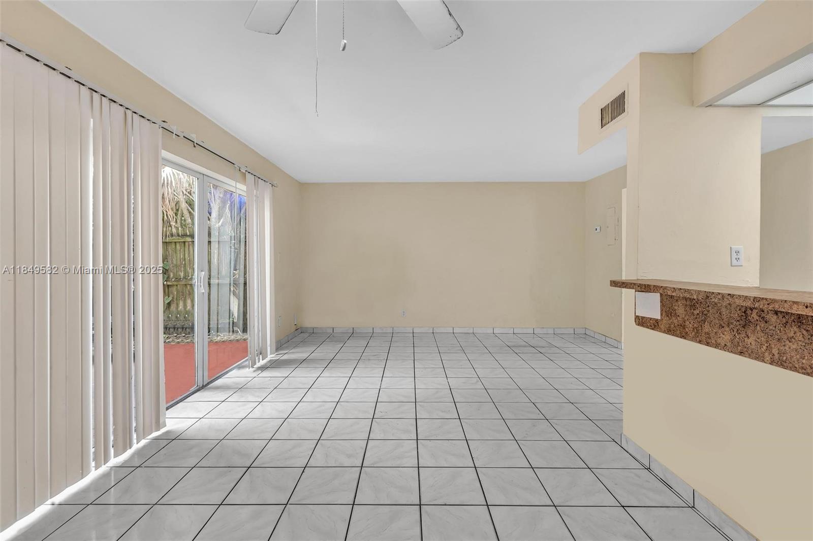 TOWNHOUSES AT NOVA - Residential Lease