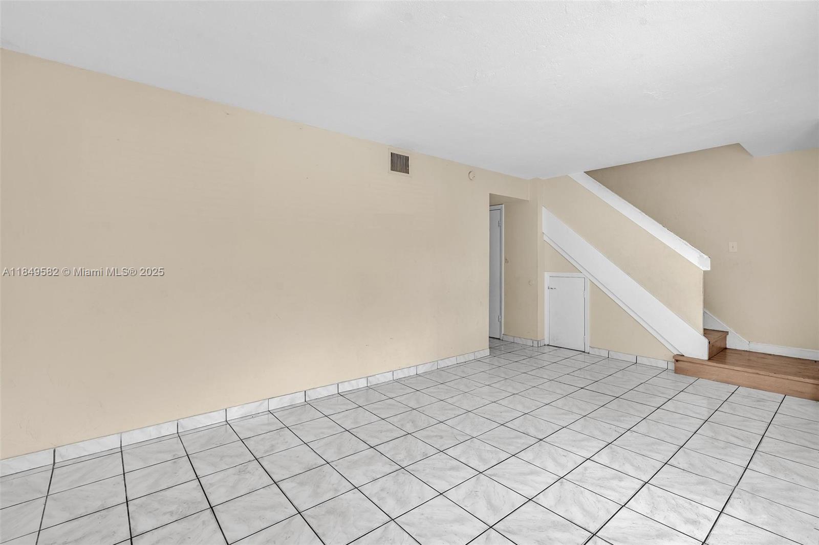 TOWNHOUSES AT NOVA - Residential Lease