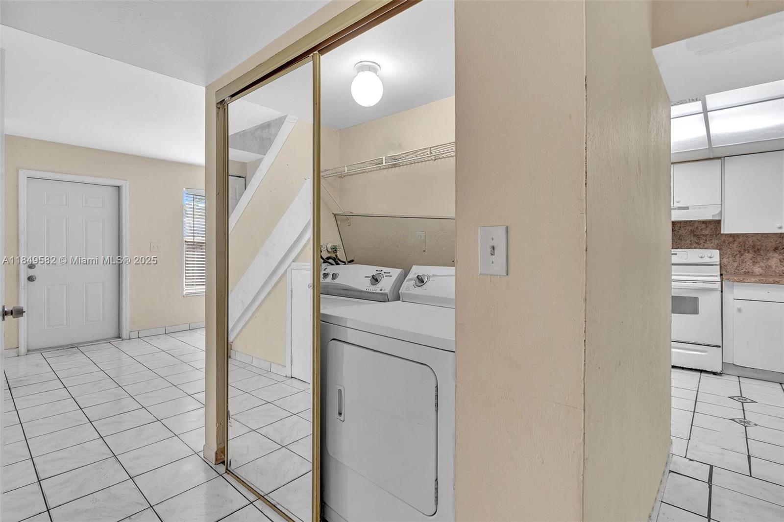 TOWNHOUSES AT NOVA - Residential Lease