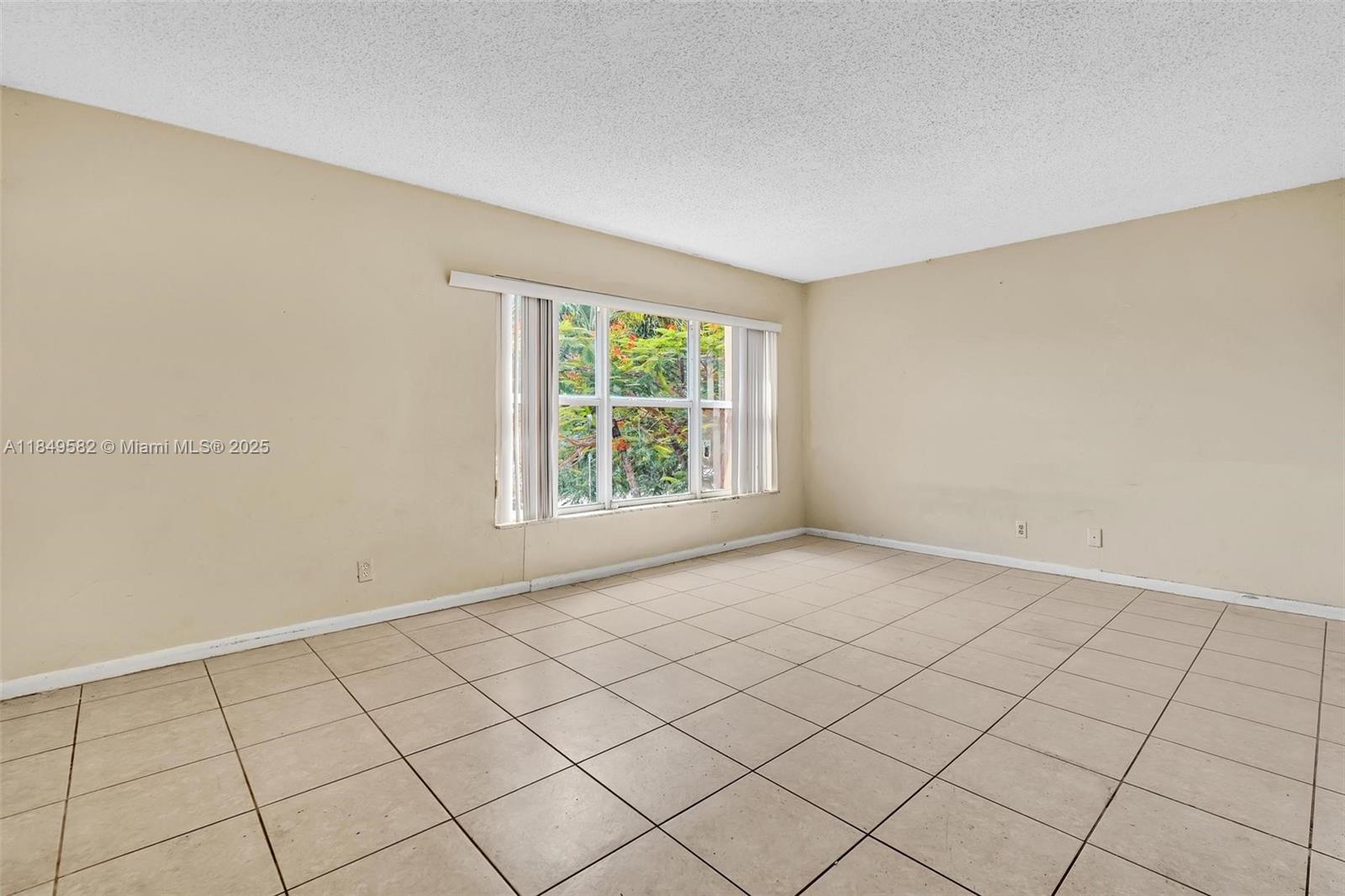 TOWNHOUSES AT NOVA - Residential Lease