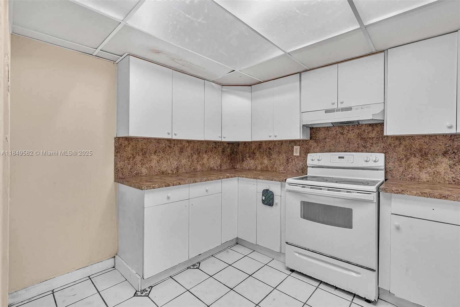 TOWNHOUSES AT NOVA - Residential Lease