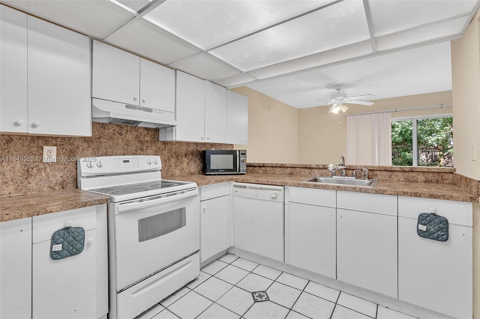 TOWNHOUSES AT NOVA - Residential Lease