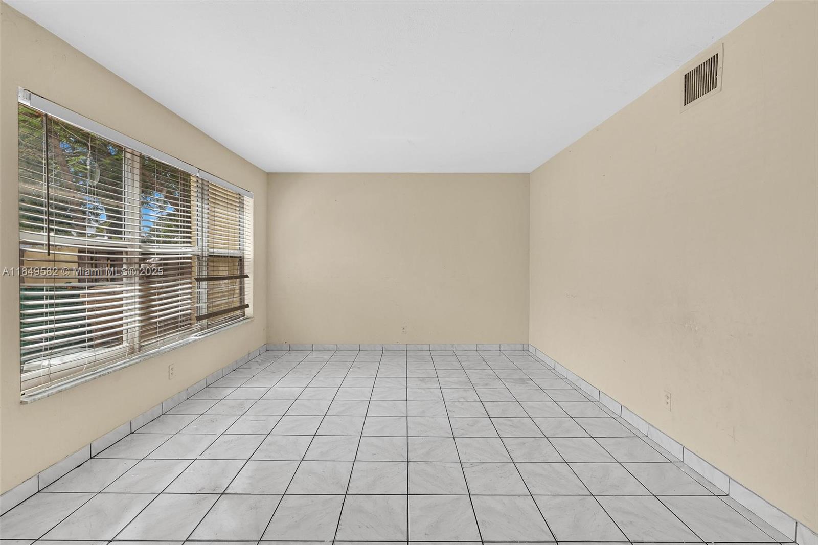 TOWNHOUSES AT NOVA - Residential Lease