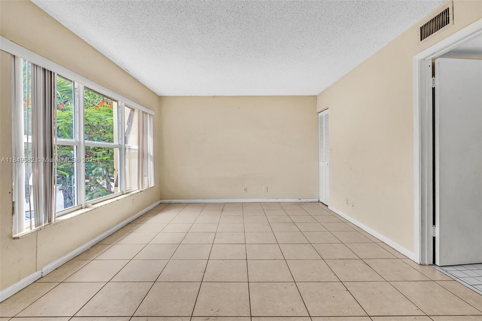 TOWNHOUSES AT NOVA - Residential Lease