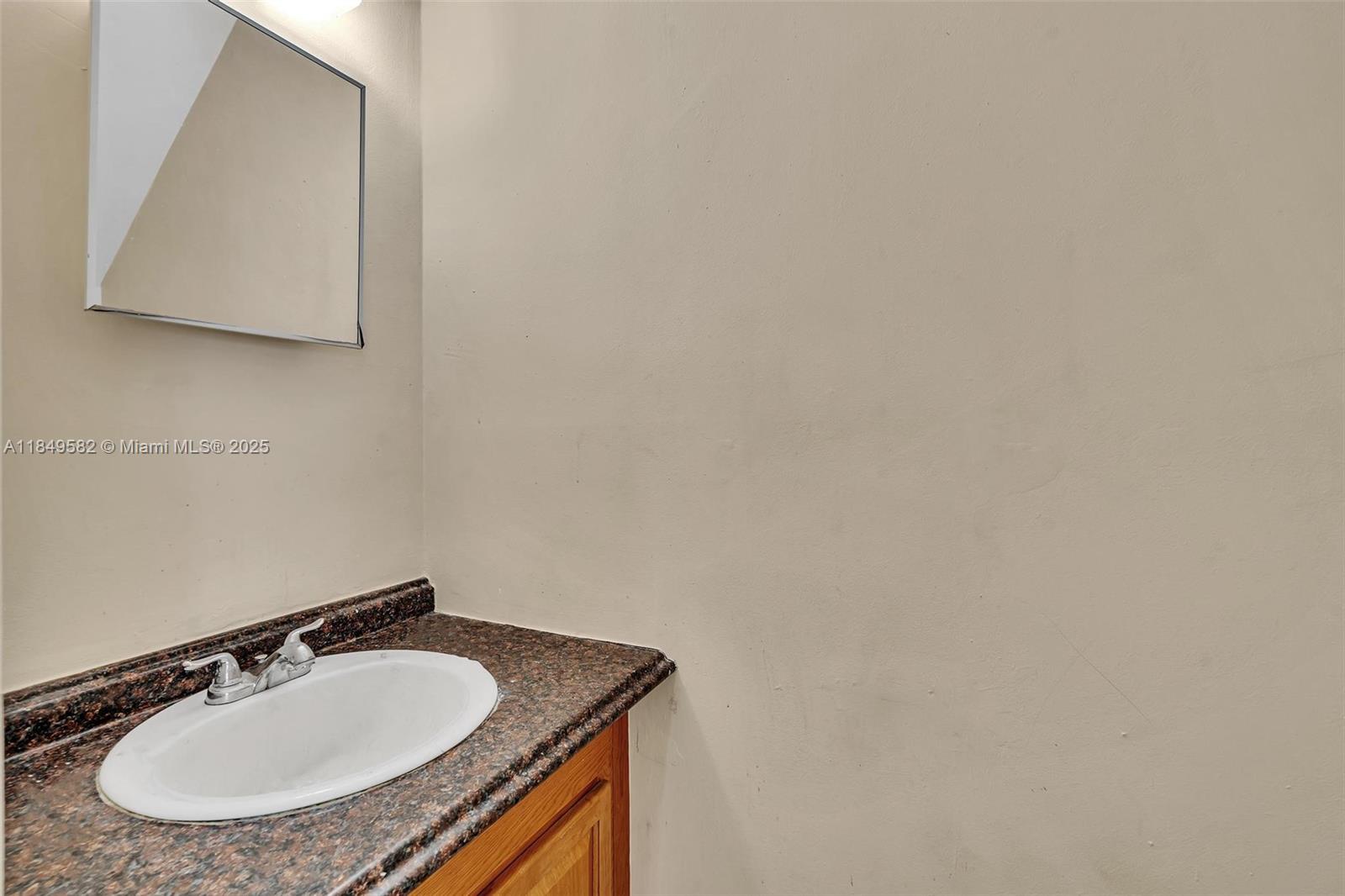 TOWNHOUSES AT NOVA - Residential Lease