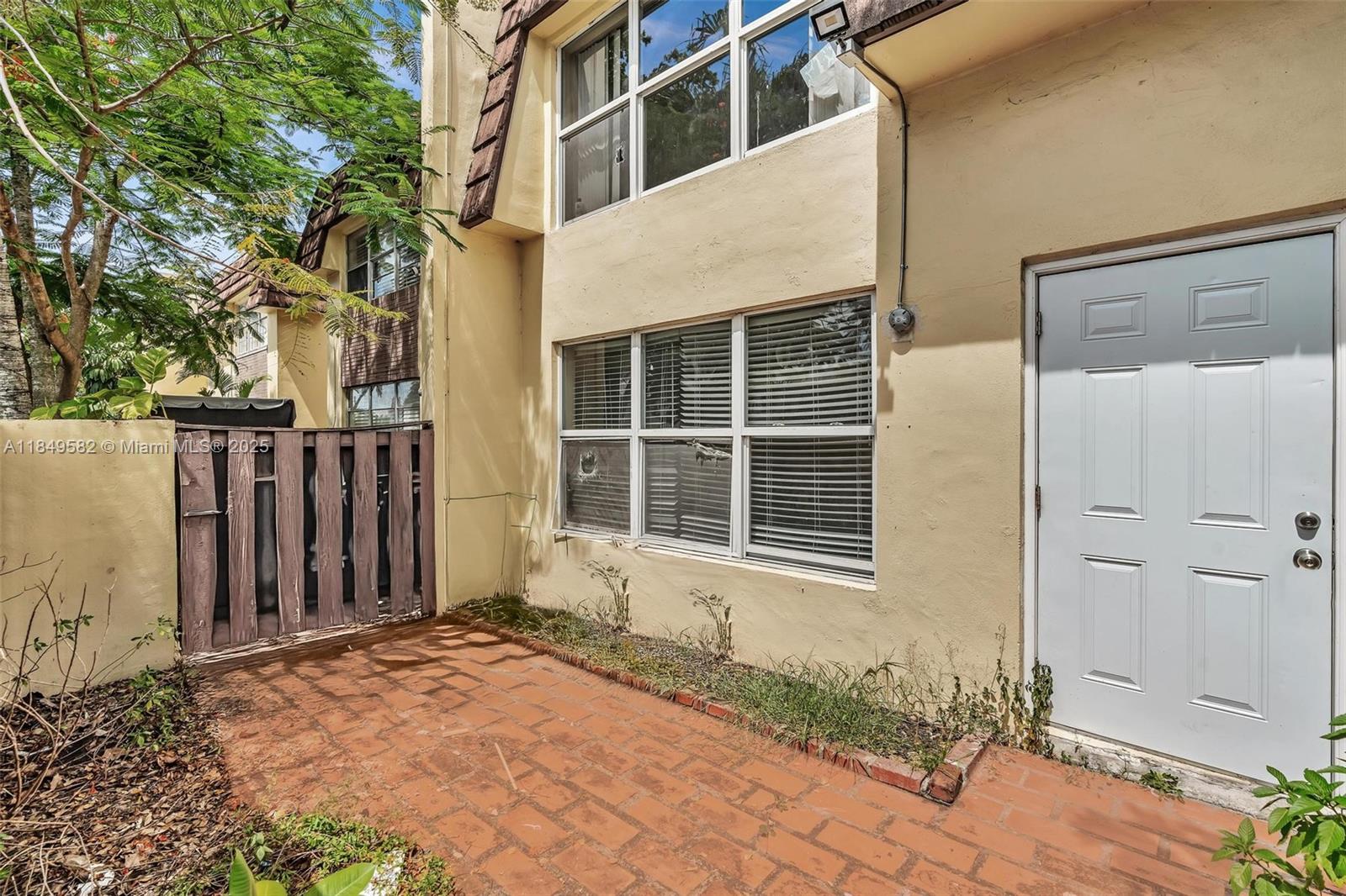 TOWNHOUSES AT NOVA - Residential Lease