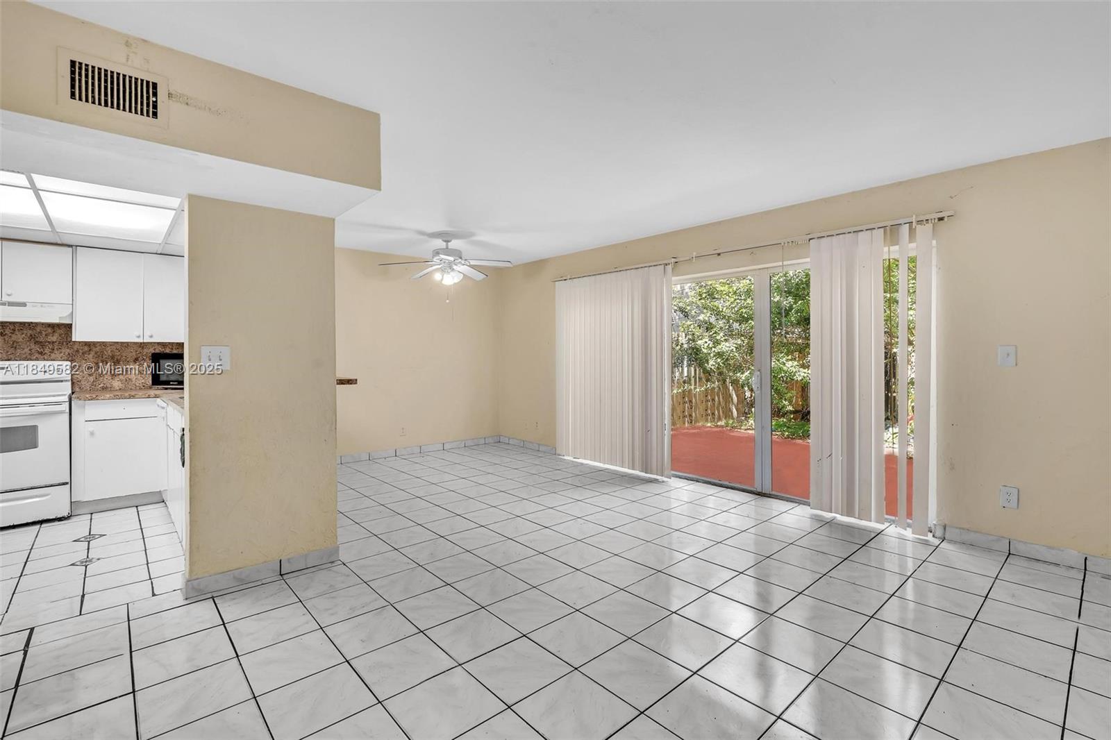 TOWNHOUSES AT NOVA - Residential Lease