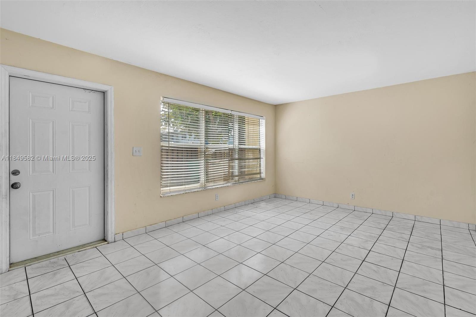 TOWNHOUSES AT NOVA - Residential Lease