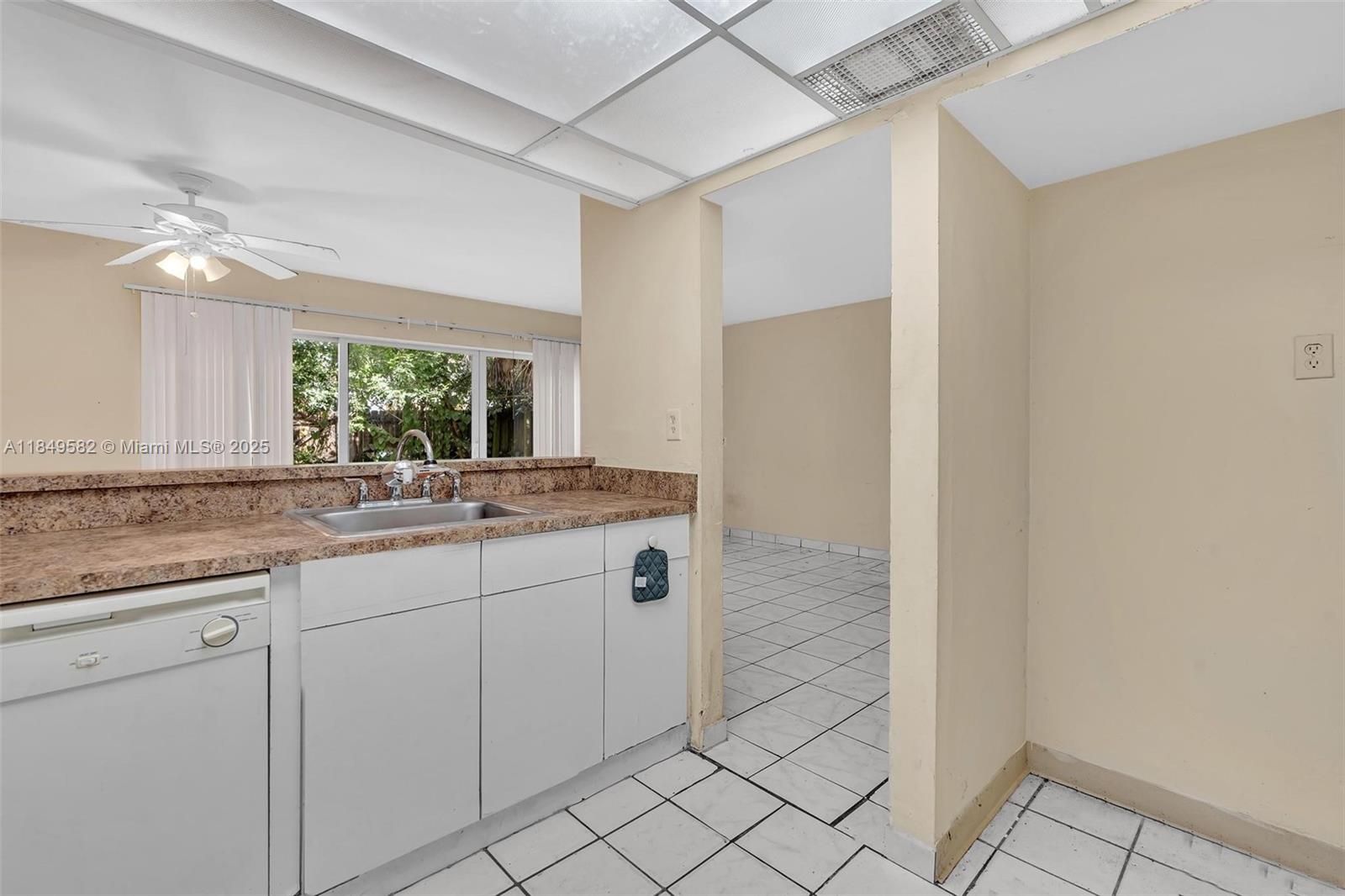 TOWNHOUSES AT NOVA - Residential Lease