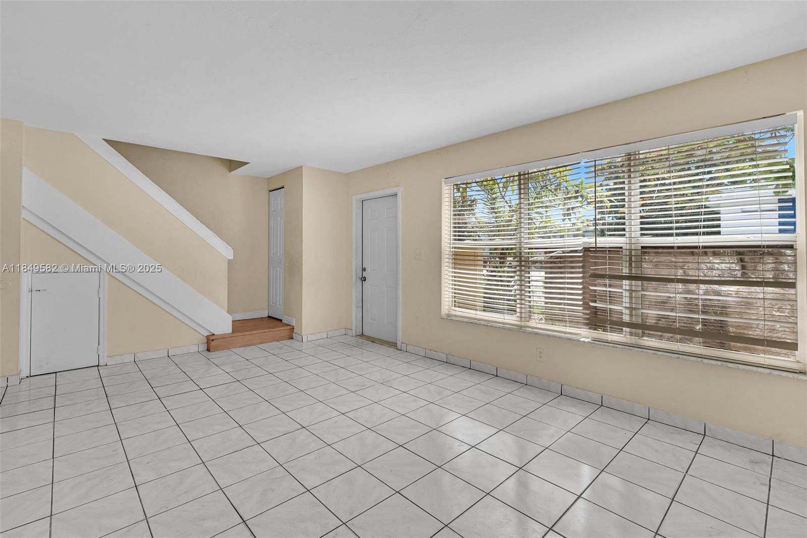 TOWNHOUSES AT NOVA - Residential Lease