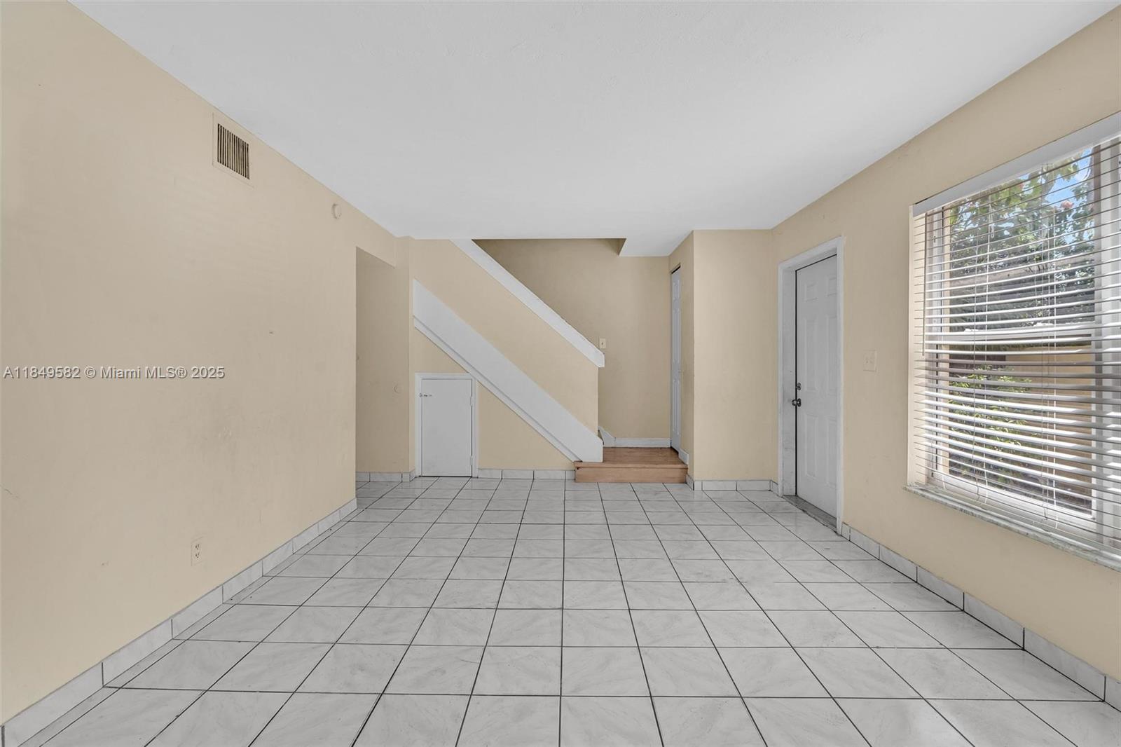 TOWNHOUSES AT NOVA - Residential Lease