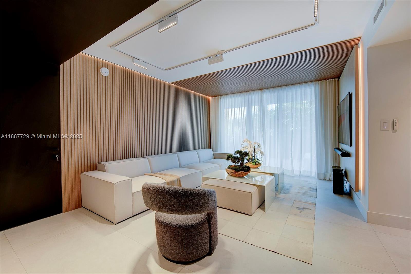 THE PALMS CONDO - Residential Lease