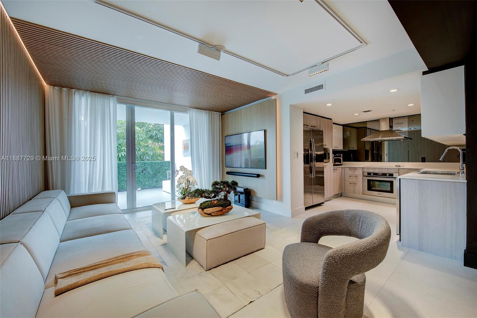 THE PALMS CONDO - Residential Lease