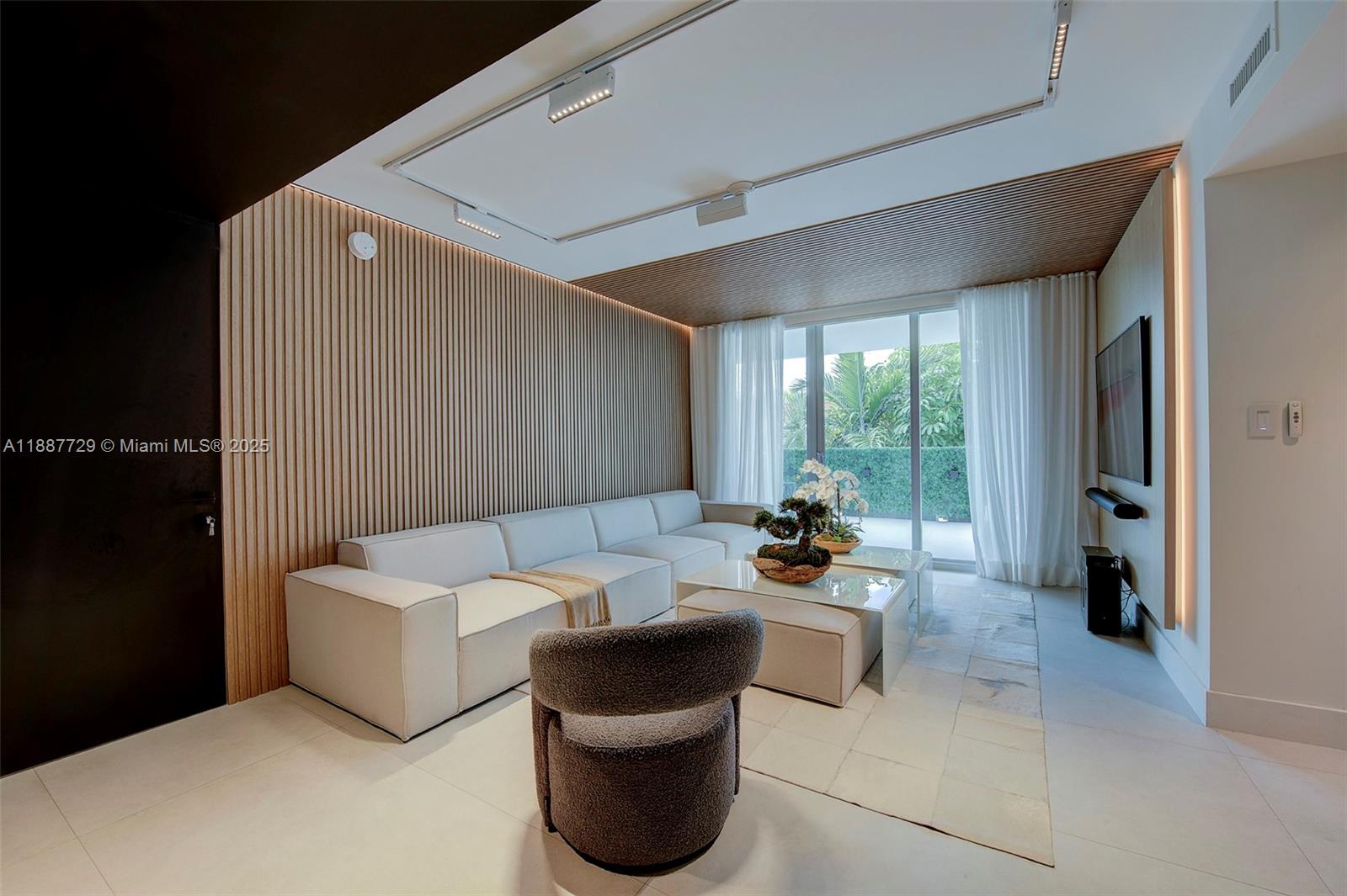 THE PALMS CONDO - Residential Lease
