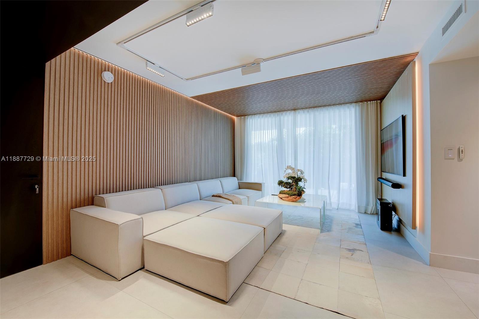 THE PALMS CONDO - Residential Lease