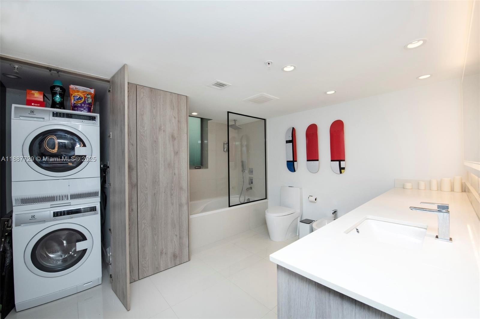 THE PALMS CONDO - Residential Lease