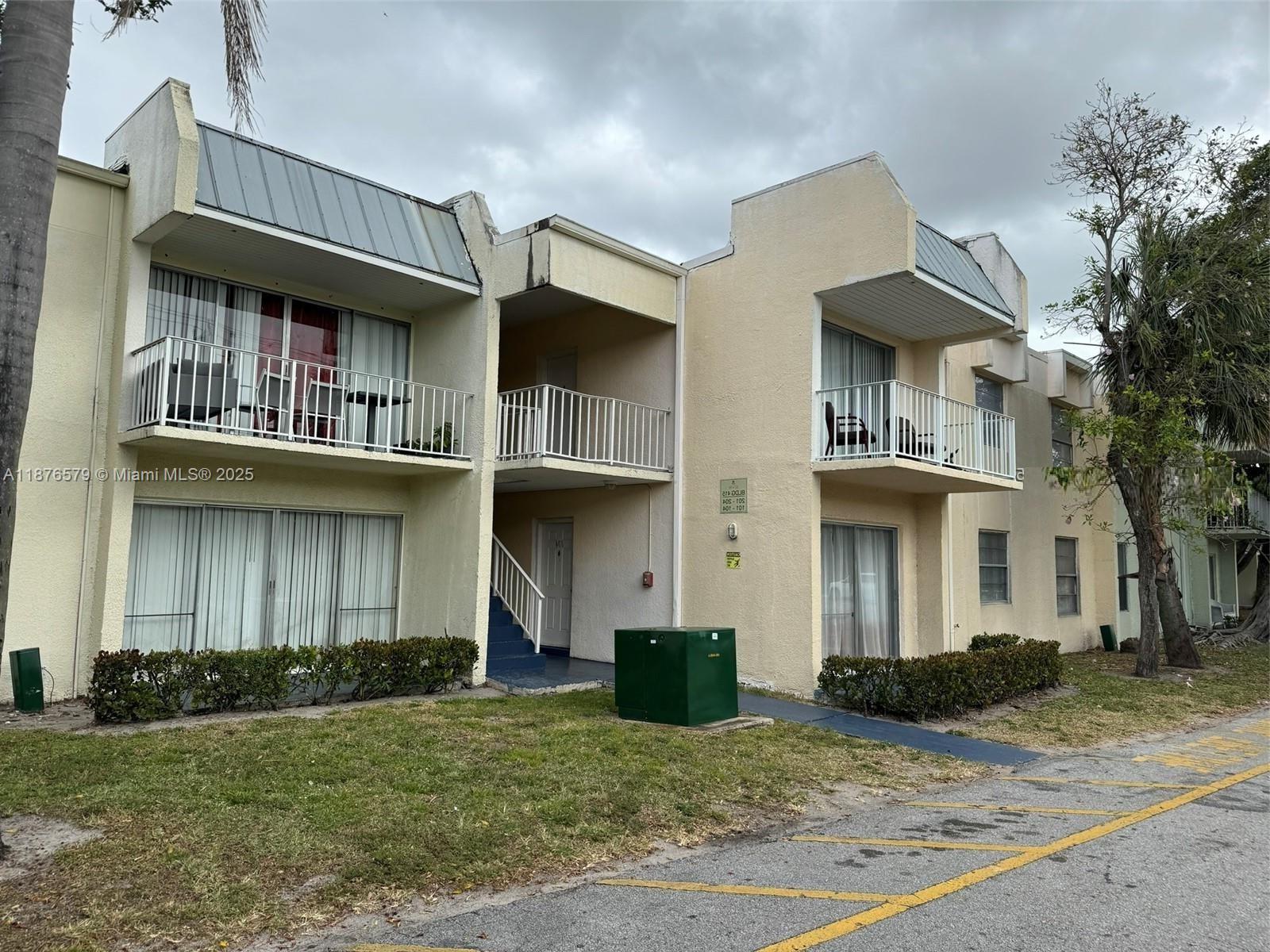 CLEAR LAKE PALMS CONDO - Residential