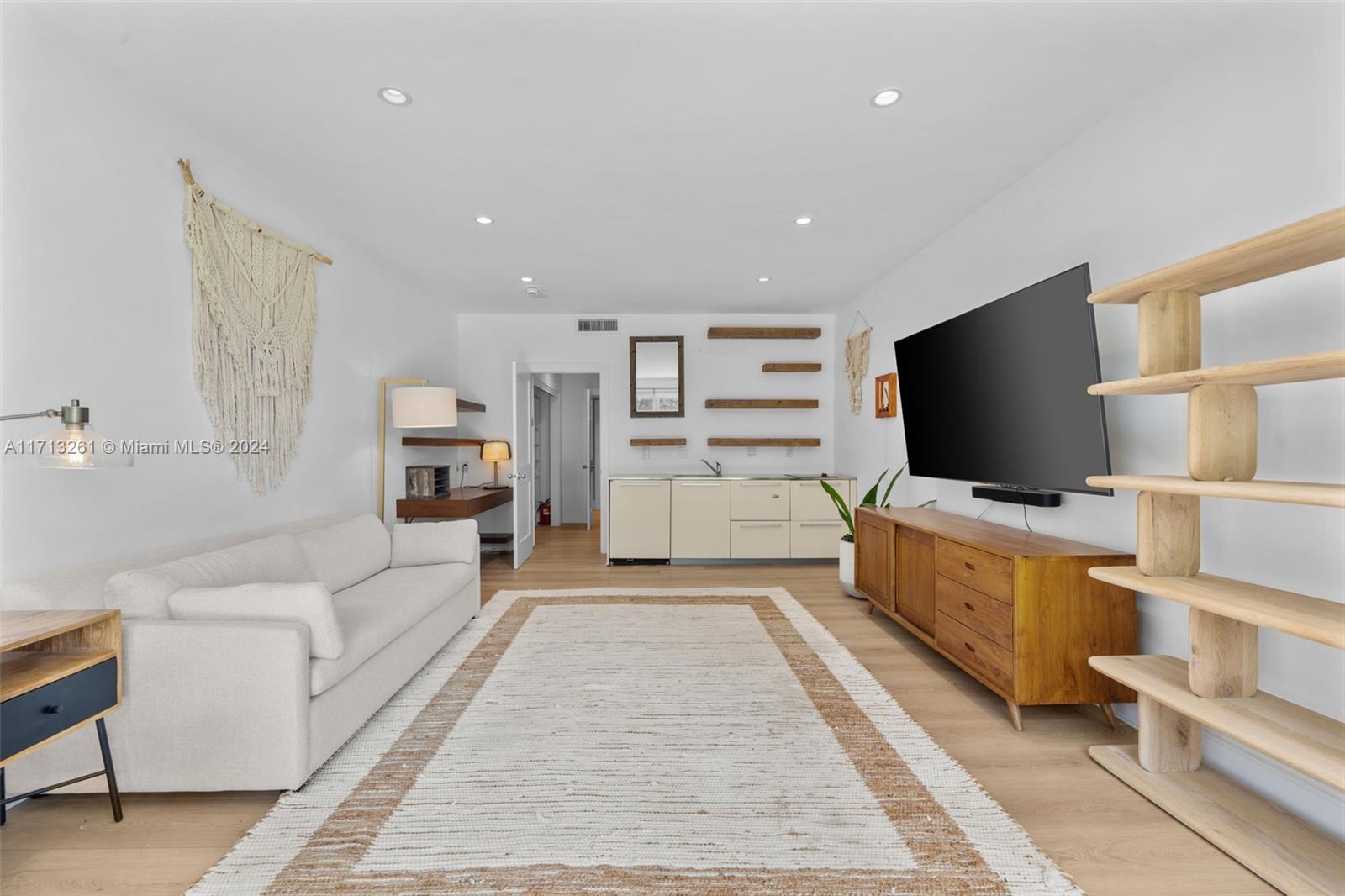 ISLAND HOUSE APT INC - CO - Residential