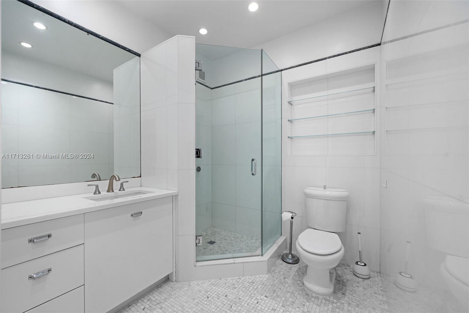 ISLAND HOUSE APT INC - CO - Residential
