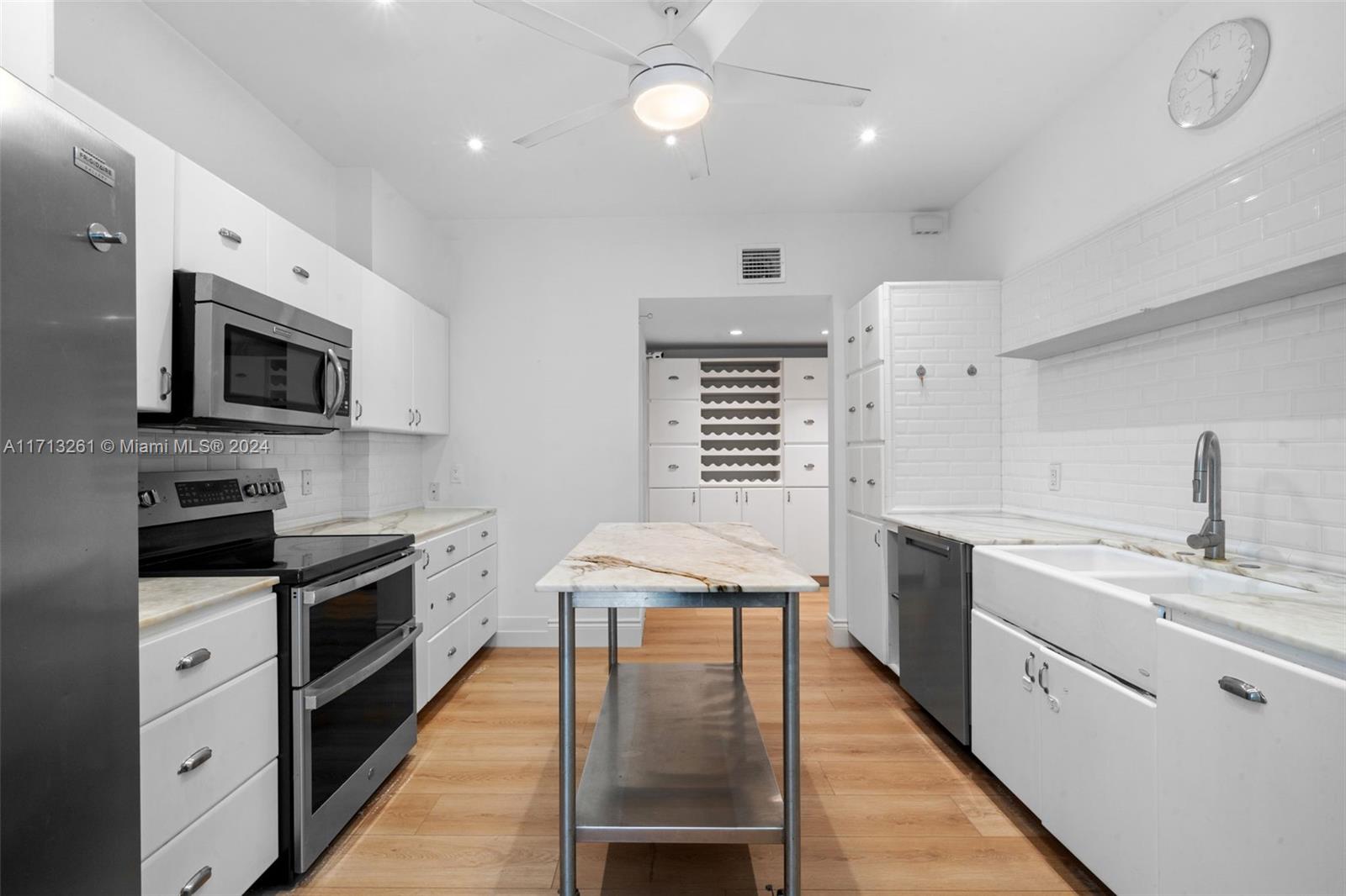 ISLAND HOUSE APT INC - CO - Residential