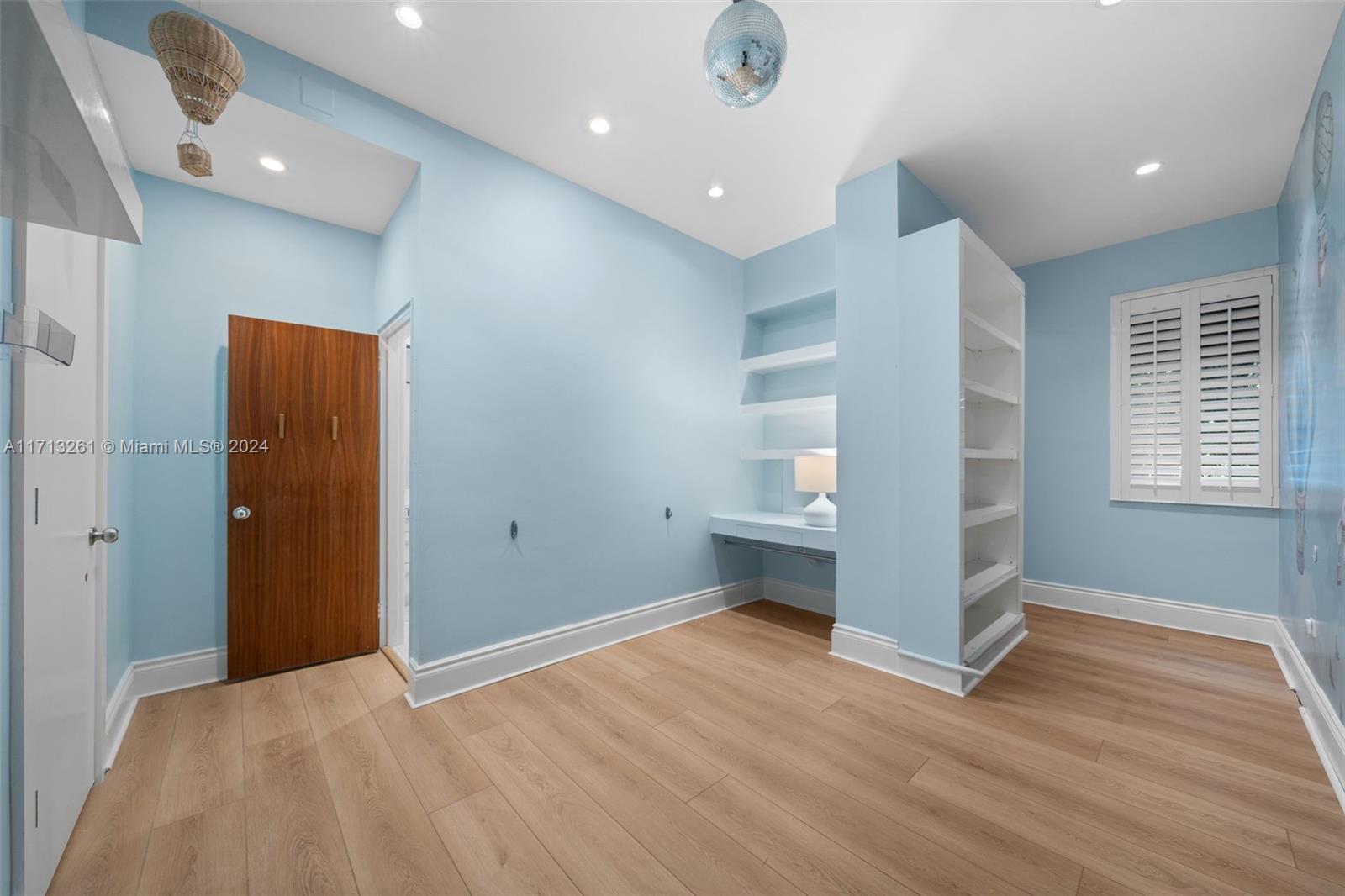 ISLAND HOUSE APT INC - CO - Residential