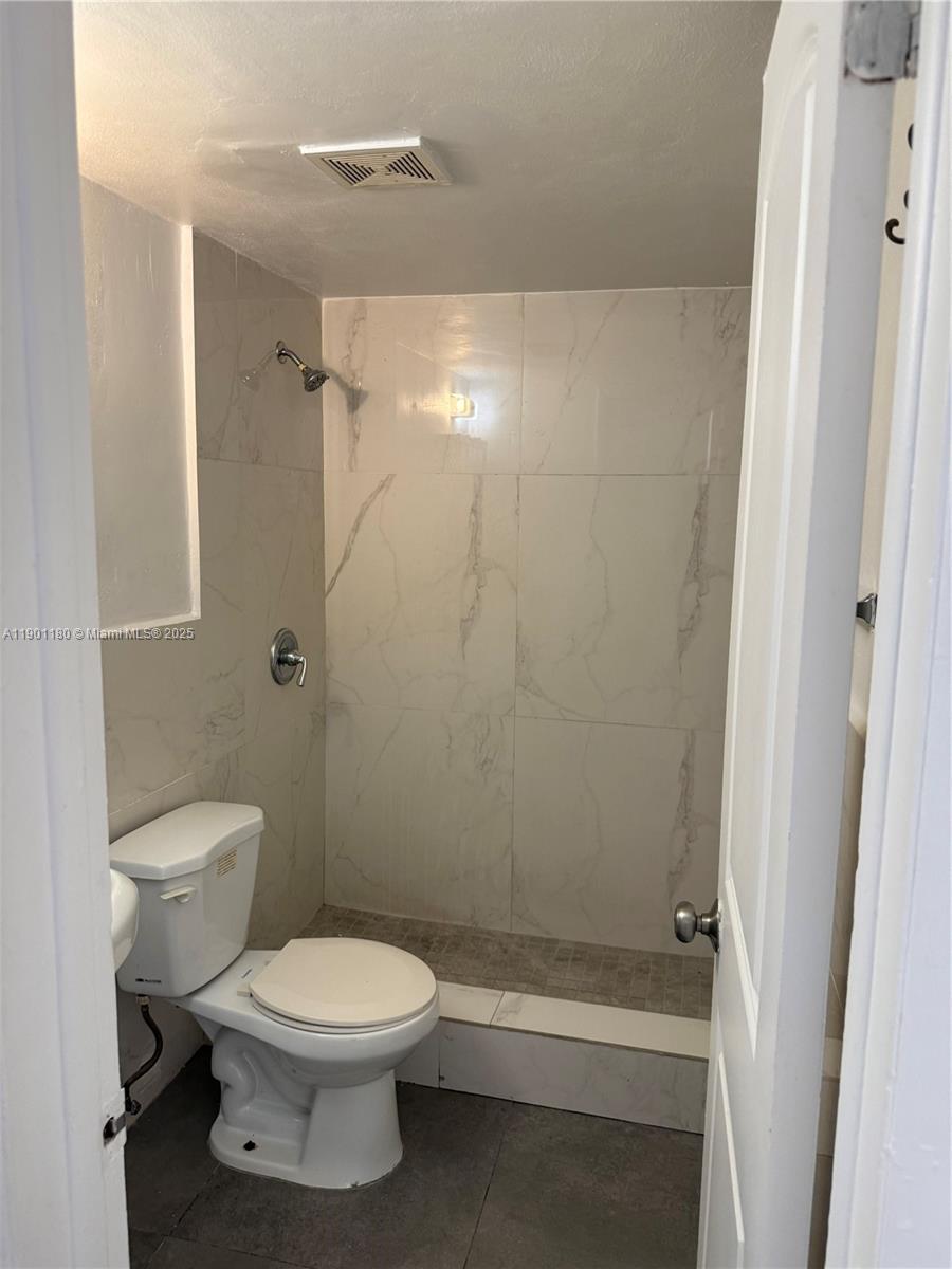 LE JEUNE GDN EST AMD PL - Residential Lease