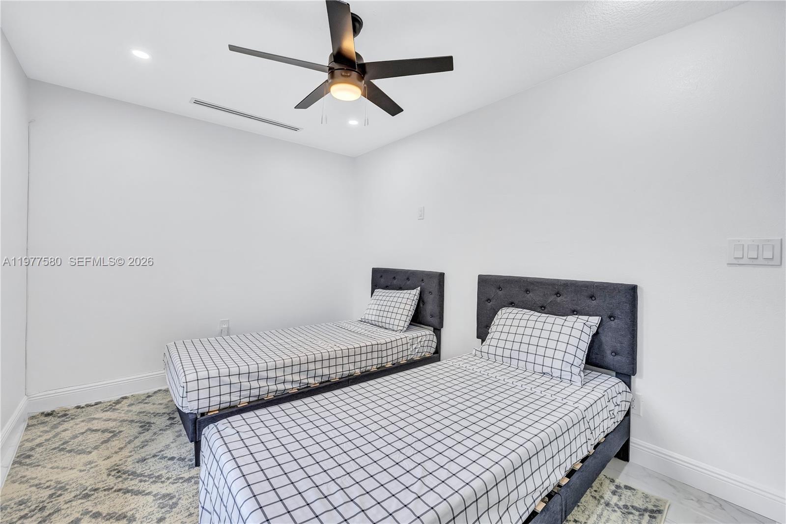 GILL ISLES - Residential Lease