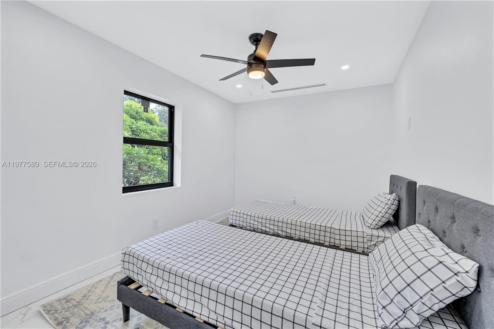 GILL ISLES - Residential Lease
