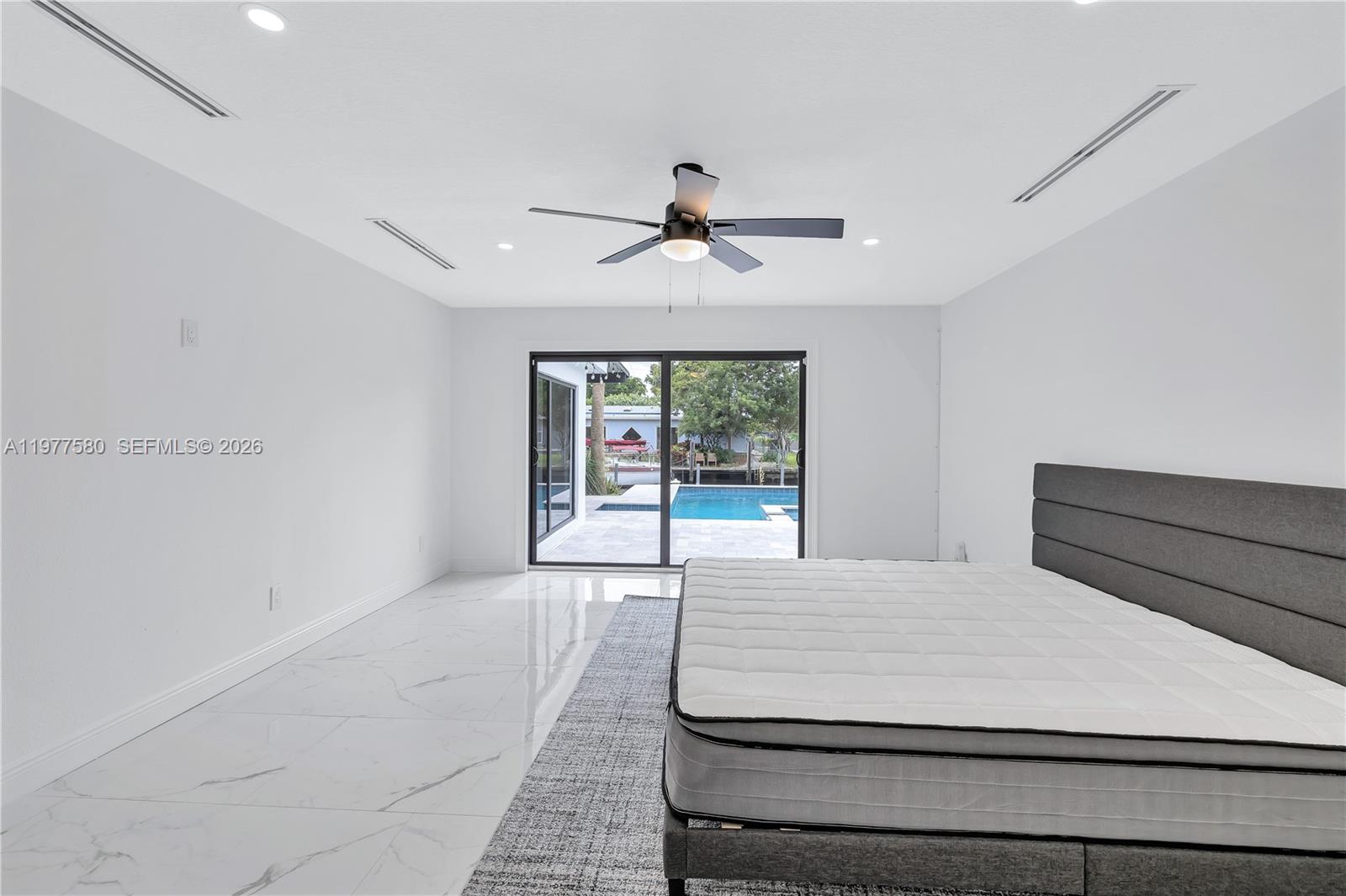 GILL ISLES - Residential Lease