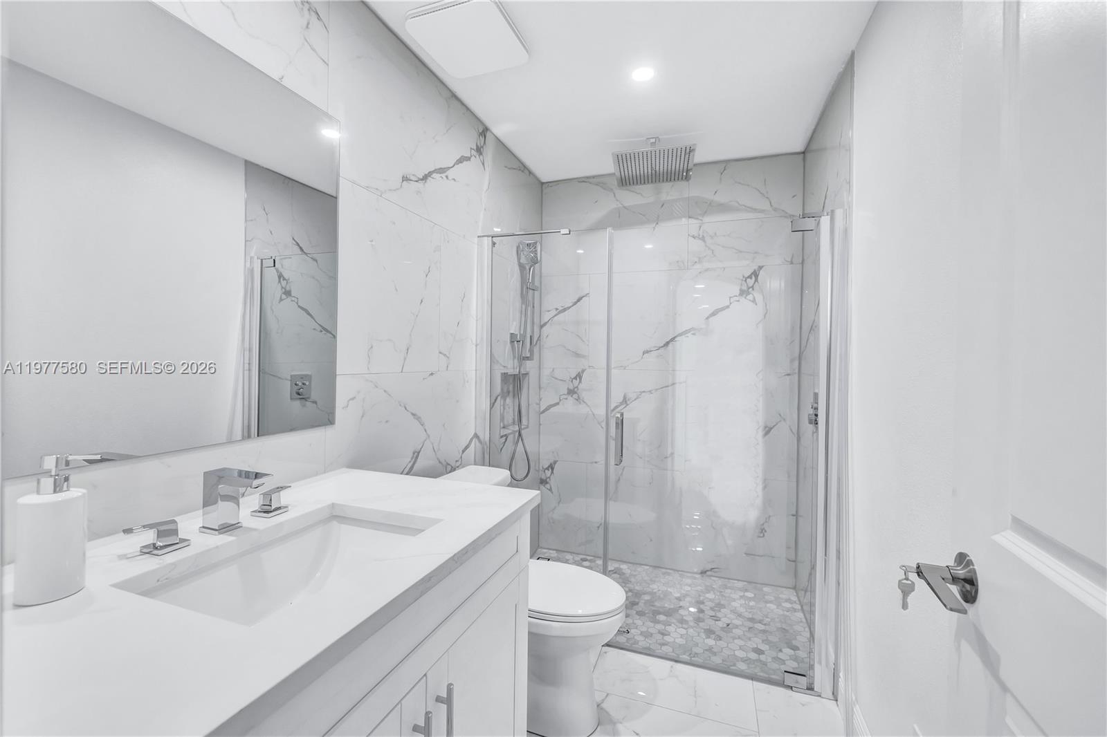 GILL ISLES - Residential Lease