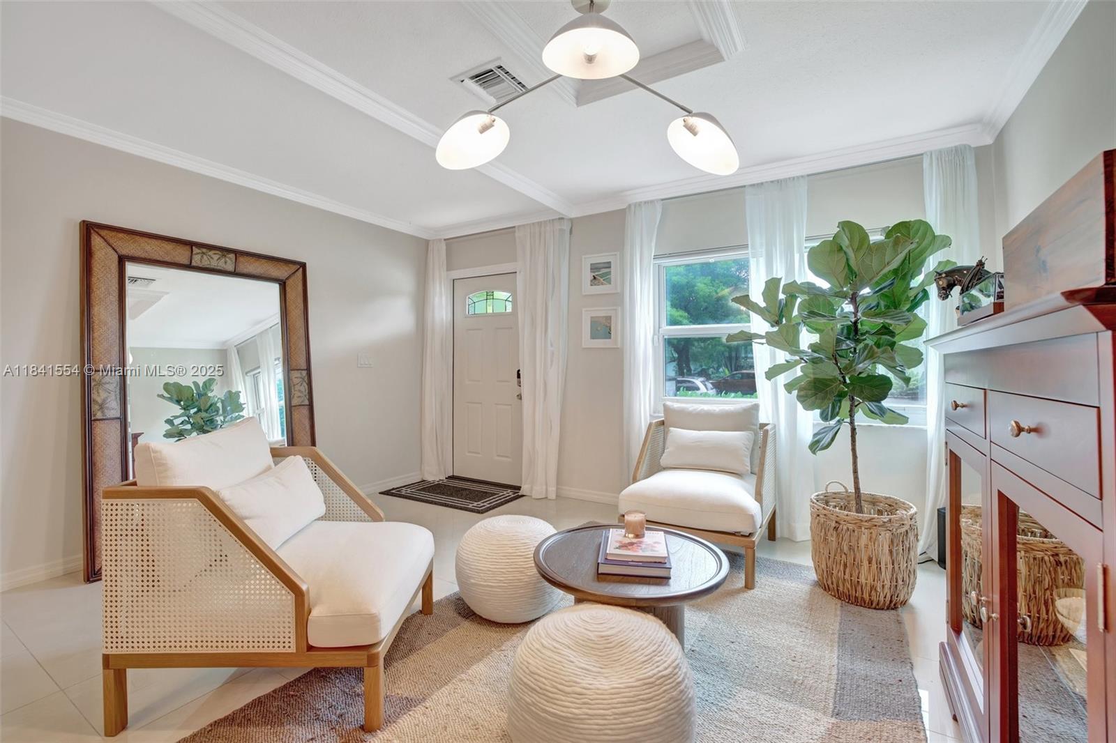 317 NE 5th Ct, Dania Beach, FL, 33004/$1,700,000 2 317 NE 5th Ct