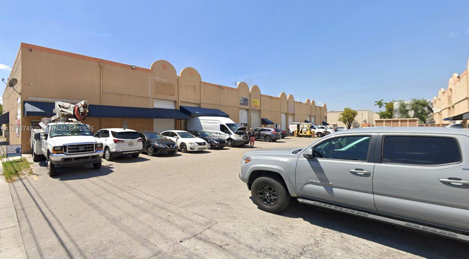 Warehouse with office space available for rent in Hialeah. Lease terms are flexible. One year minimum.