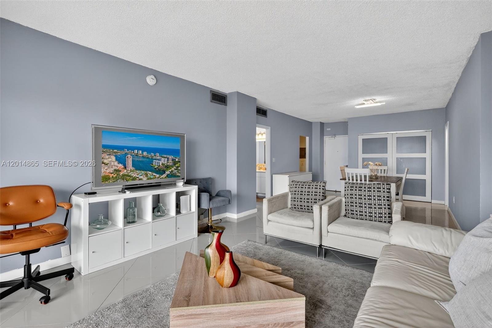 300 Bayview Dr 1009