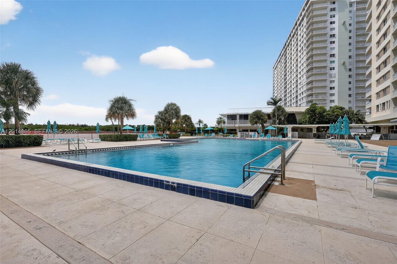 300 Bayview Dr 1009